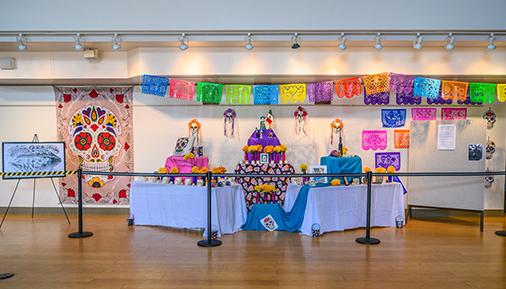 D\u00EDa de los Muertos Exhibit at HVCC\u2019s Marvin 图书馆 